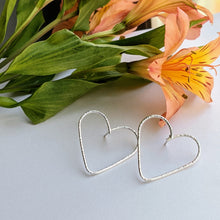 Load image into Gallery viewer, Amor Earrings

