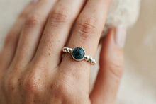 Load image into Gallery viewer, Solitaria Turquoise Beaded Ring
