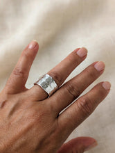 Load image into Gallery viewer, Leaf Geo Ring

