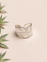 Load image into Gallery viewer, Leaf Geo Ring
