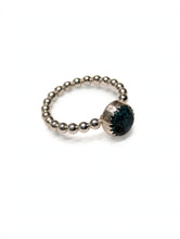 Load image into Gallery viewer, Solitaria Turquoise Beaded Ring
