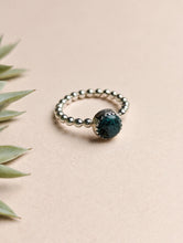 Load image into Gallery viewer, Solitaria Turquoise Beaded Ring
